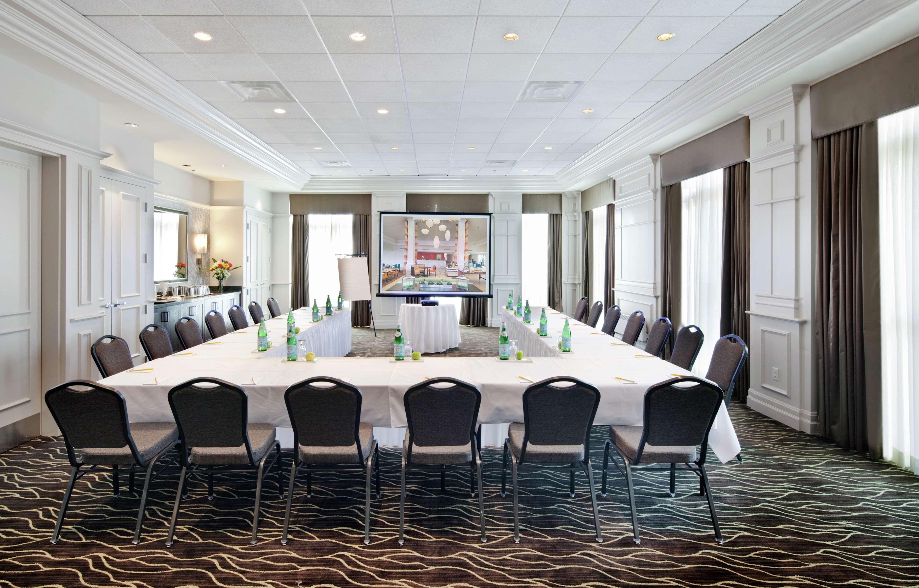 Hilton Garden Inn Montreal Airport Dorval Exterior foto