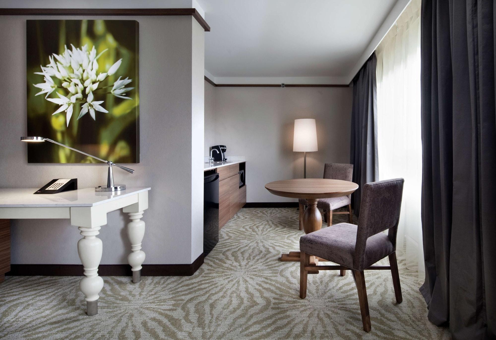 Hilton Garden Inn Montreal Airport Dorval Exterior foto